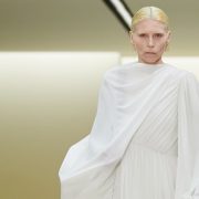 Louis Vuitton попал в скандал из-за сомнительной символики в тизере показа новой коллекции