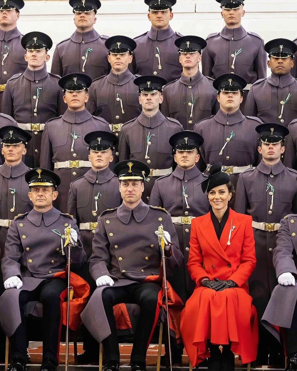 Ставка на червоний: Кейт Міддлтон на військовому параді у Віндзорі