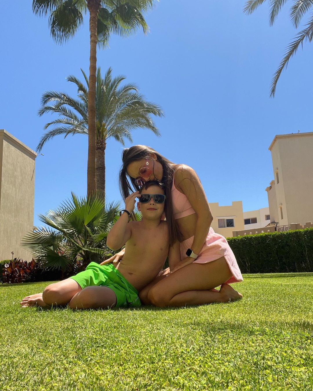 Summer mood: Ксения Мишина с сыном отдыхает в Египте