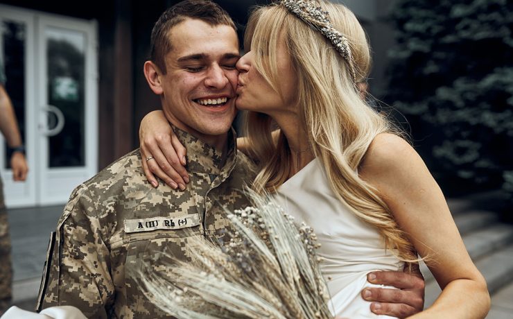 Тренд на кохання: зіркові пари розповідають, як одружилися під час війни