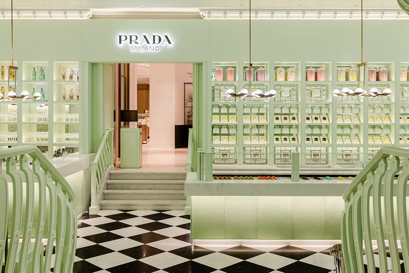 Посмотрите на кафе Prada в лондонском универмаге Harrods
