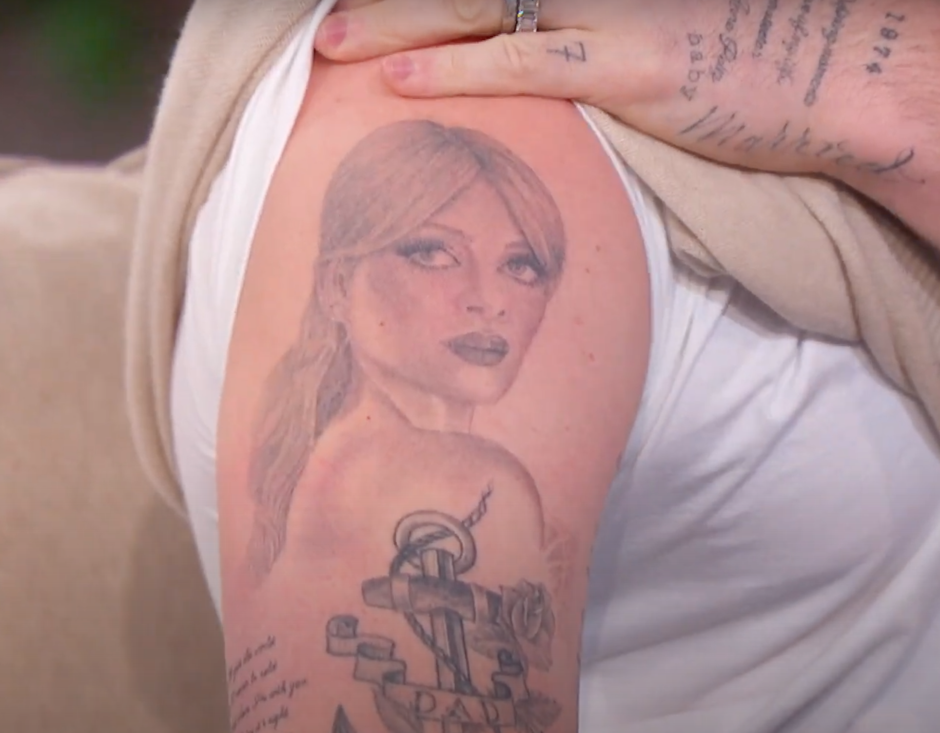Бруклин Бекхэм сделал татуировку с портретом Николы Пельтц