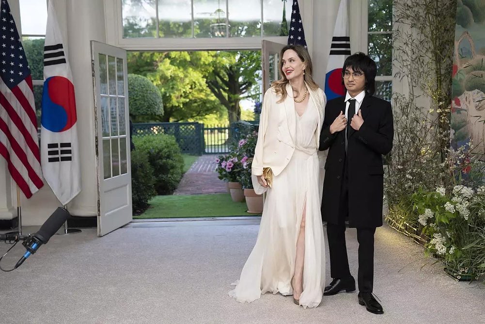 Редкий выход: Анджелина Джоли на торжественном ужине в Белом доме