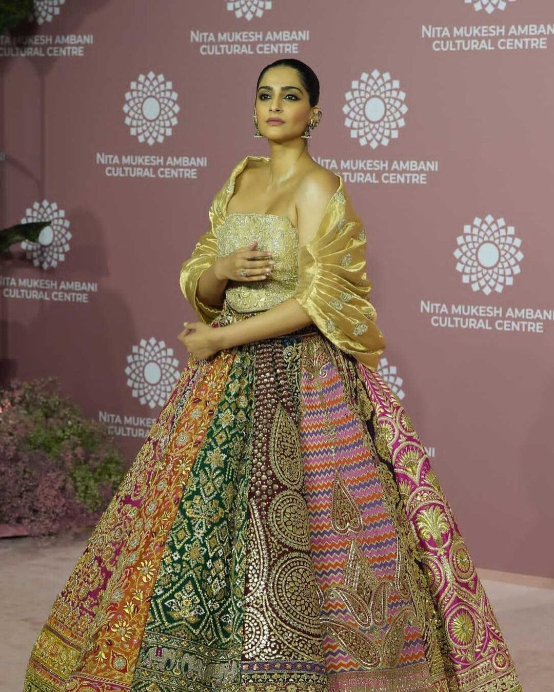 Приянка Чопра, Зендая та інші гості відкриття виставки India in Fashion в Мумбаї