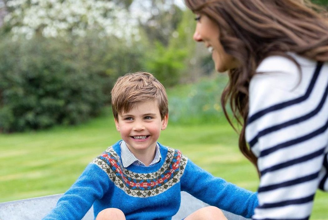 Кейт Миддлтон обнародовала новые фото принца Луи по случаю его 5-летия