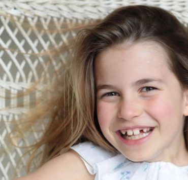 Кейт Миддлтон сделала новый портрет принцессы Шарлотты к ее 8-летию
