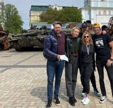Замечено: голливудские актрисы Кэтрин Винник и Иванна Сахно прогулялись по центру Киева
