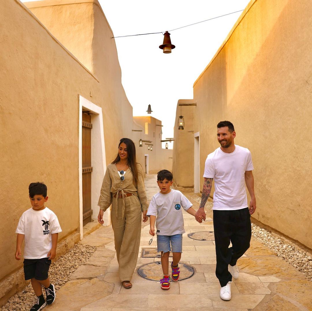 Как Лионель Месси провел день с семьей в Саудовской Аравии