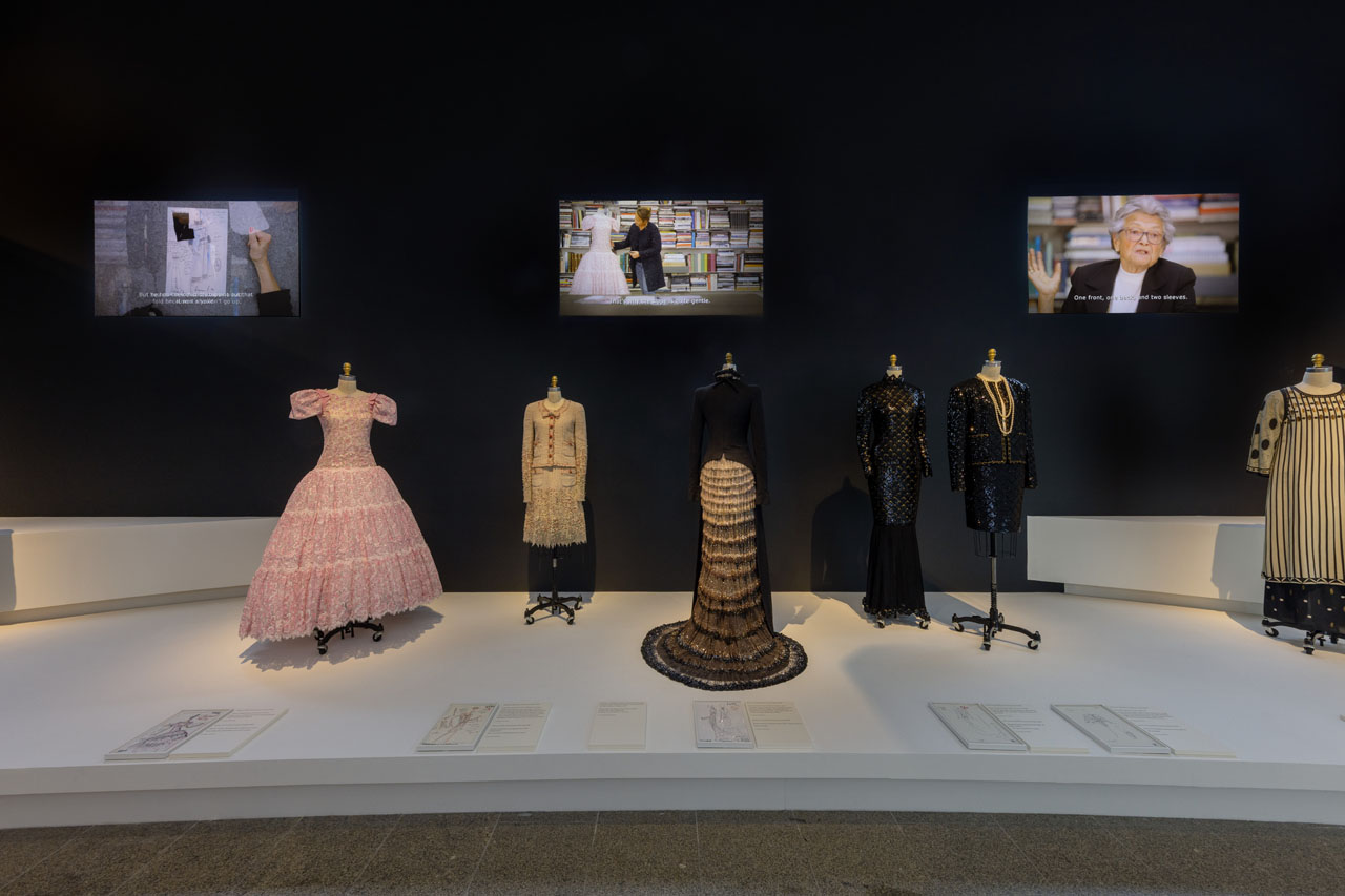 Какой получилась выставка «Карл Лагерфельд: линия красоты» в Метрополитен-музее