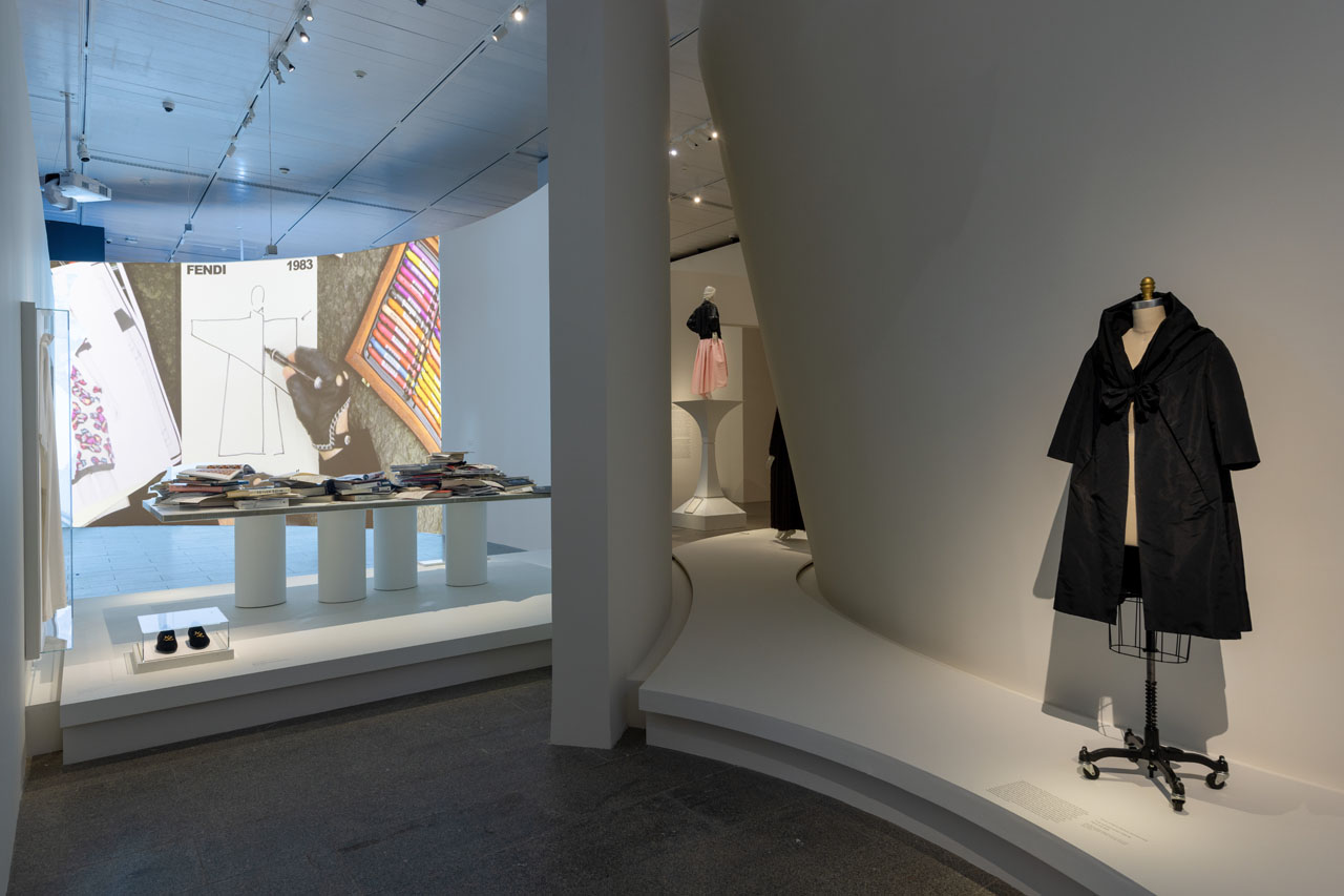 Какой получилась выставка «Карл Лагерфельд: линия красоты» в Метрополитен-музее