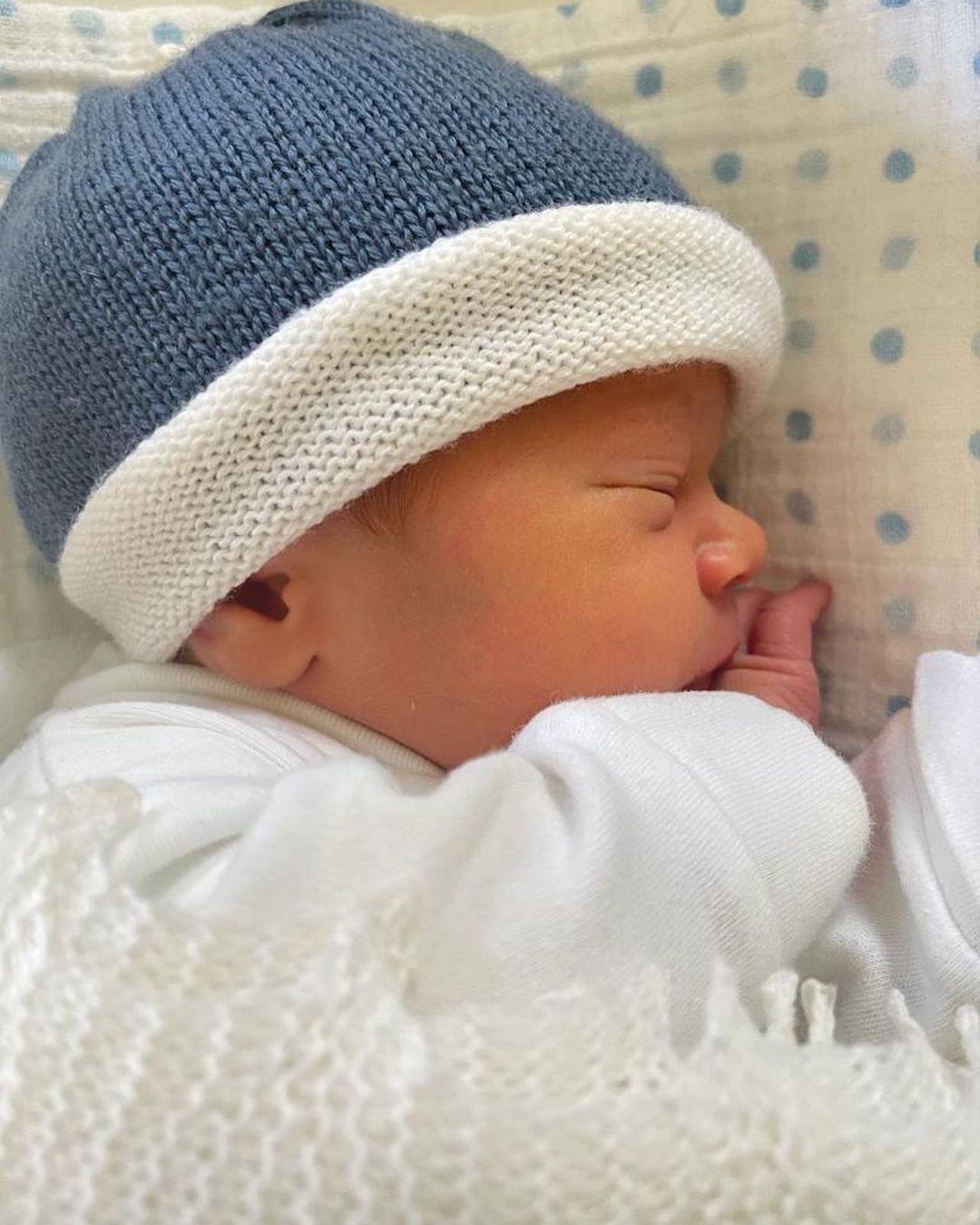 Принцесса Евгения показала первые фотографии новорожденного сына
