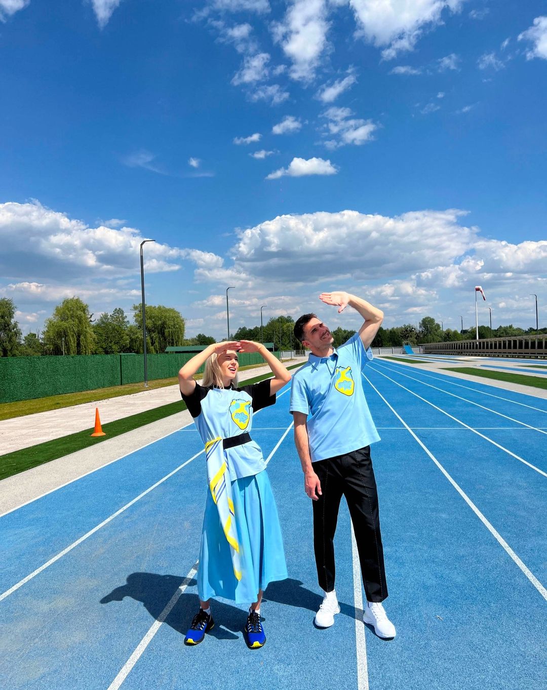 Дарья Билодид и Павел Замятин демонстрируют парадную олимпийскую форму от Frolov
