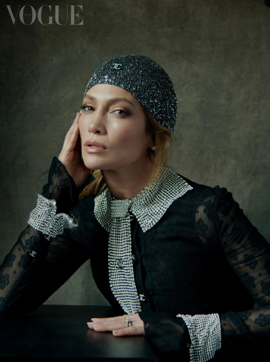 Дженнифер Лопес примеряет кутюрные наряды в съемке для Vogue