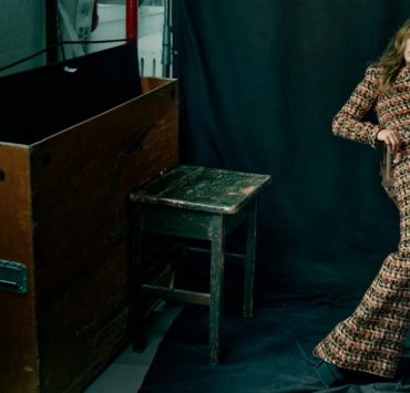 Дженнифер Лопес примеряет кутюрные наряды в съемке для Vogue