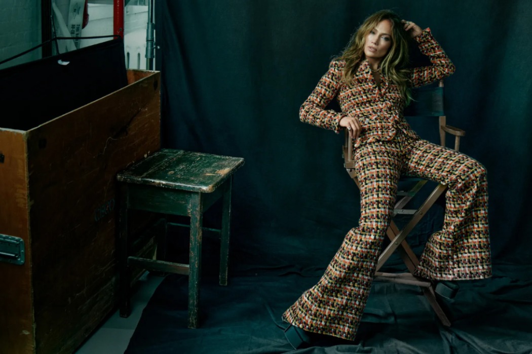 Дженніфер Лопес приміряє кутюрне вбрання у зйомці для Vogue