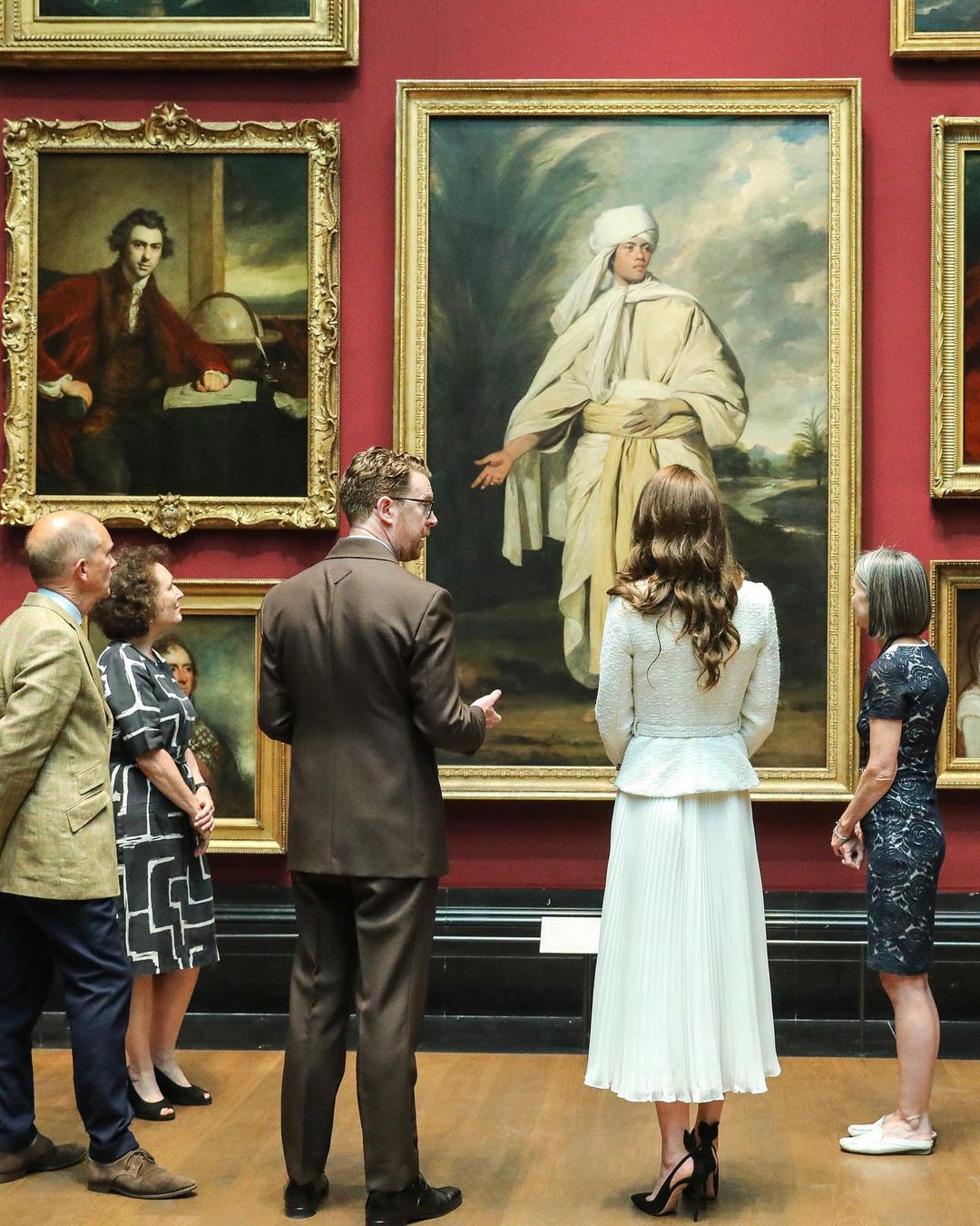Сама елегантність: Кейт Міддлтон відвідала відкриття галереї