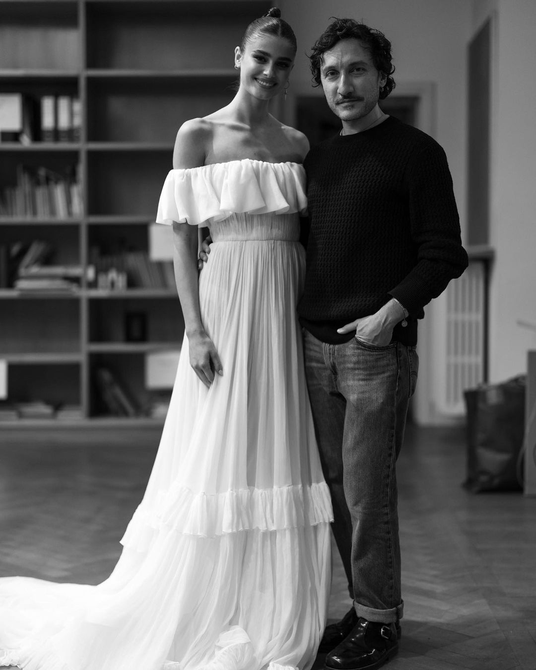 В эксклюзивном платье Etro: модель Тейлор Хилл вышла замуж