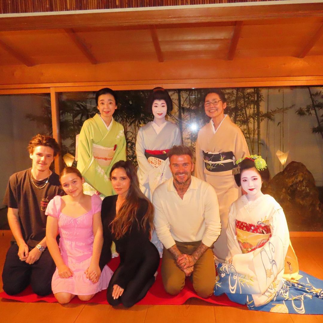 Вікторія і Девід Бекхеми насолоджуються сімейним відпочинком у Японії