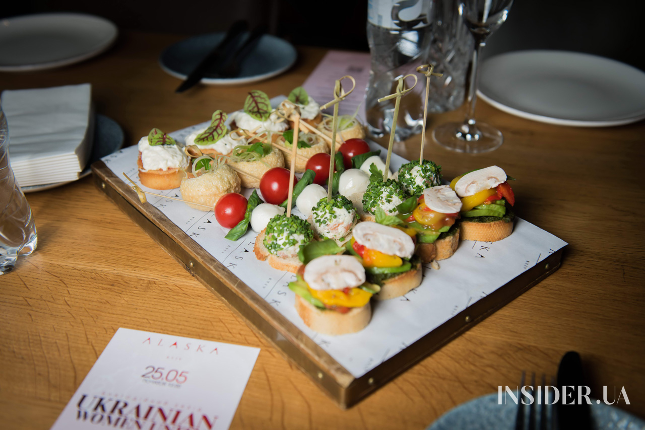 «Жінка – берегиня роду»: Ілона Гвоздьова запросила дівчат на традиційний благодійний бранч