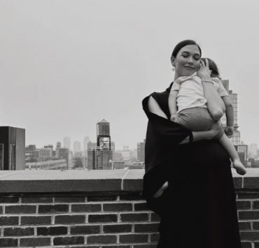 «Про це треба кричати звідусіль»: Карлі Клосс про материнство, пологи і декретну відпустку