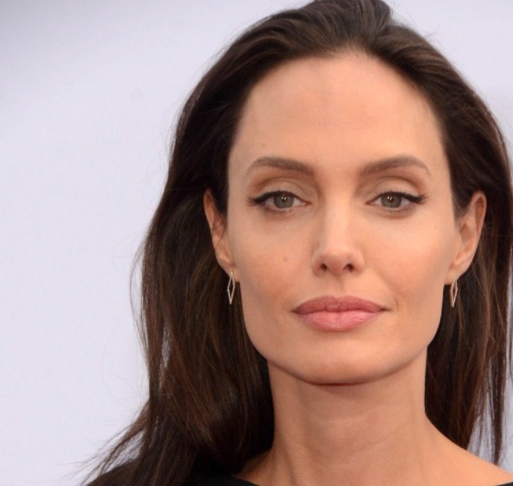Анджелина Джоли поддержала пострадавших от подрыва Каховской ГЭС