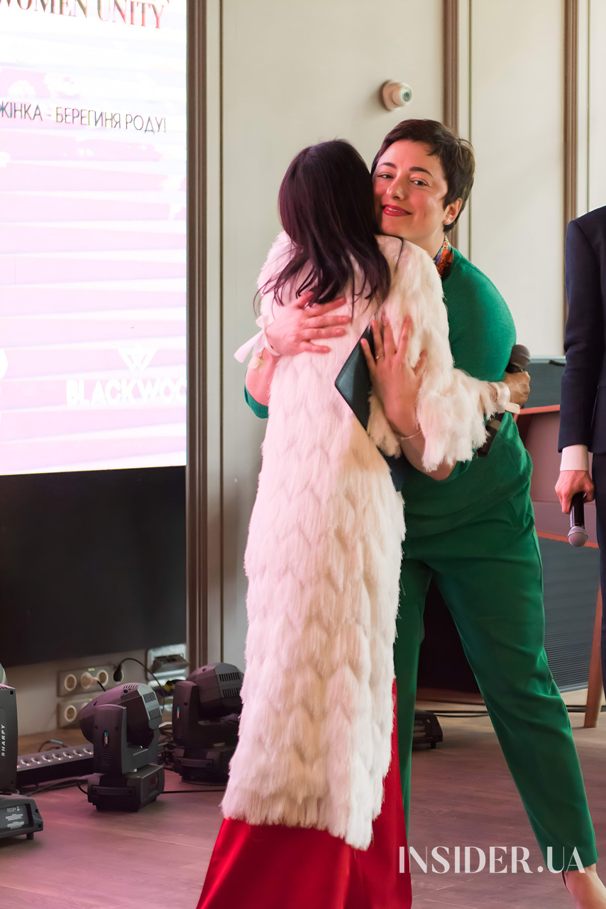 «Жінка – берегиня роду»: Ілона Гвоздьова запросила дівчат на традиційний благодійний бранч