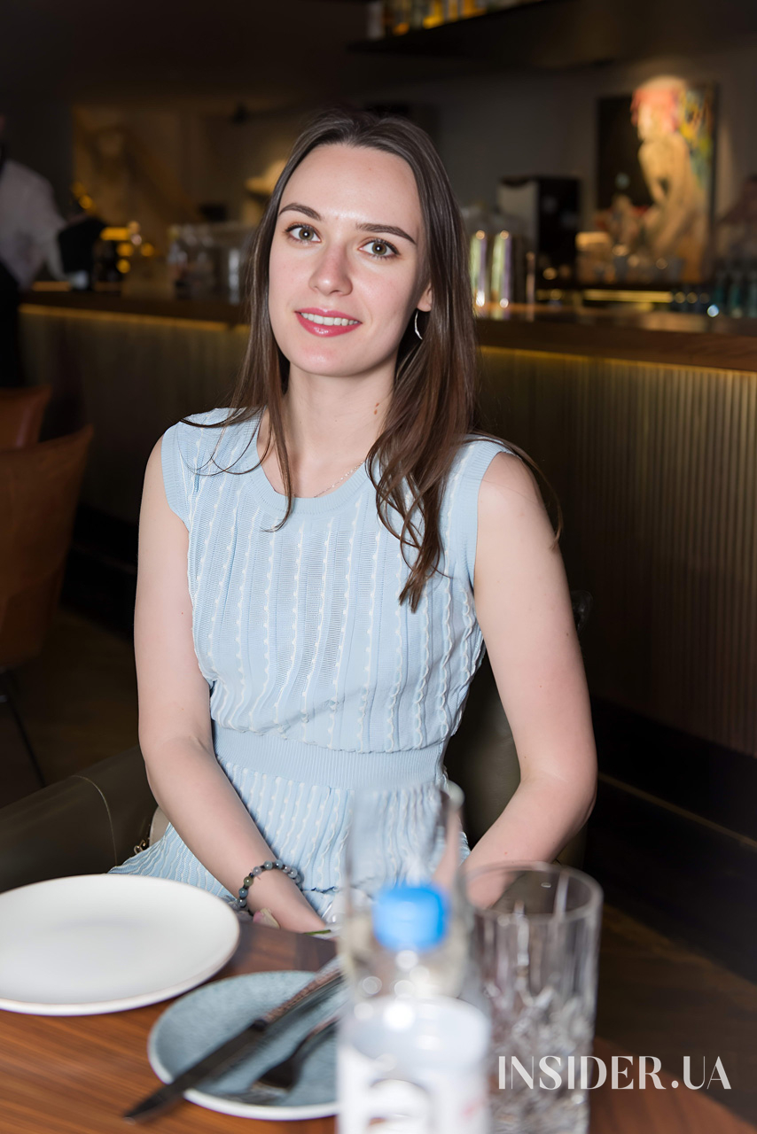 «Жінка – берегиня роду»: Ілона Гвоздьова запросила дівчат на традиційний благодійний бранч