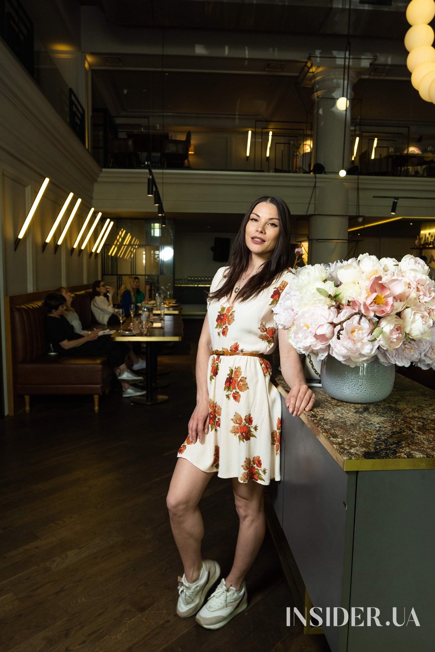 «Жінка – берегиня роду»: Ілона Гвоздьова запросила дівчат на традиційний благодійний бранч