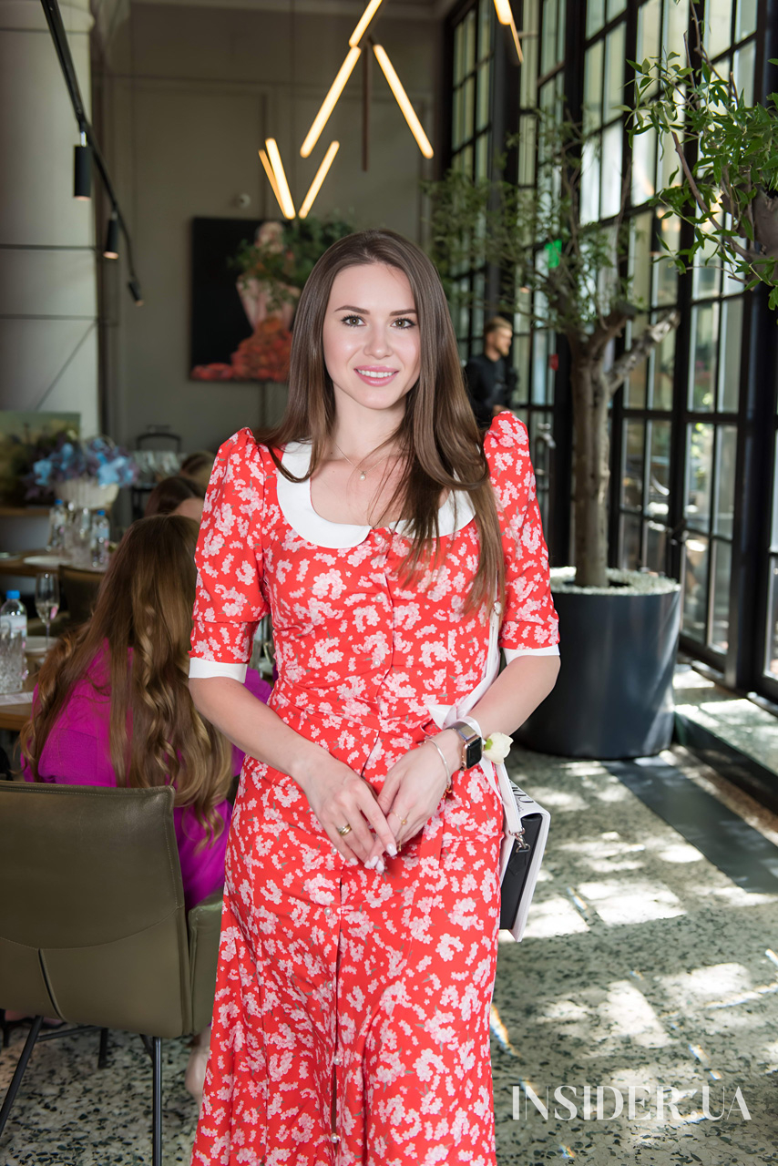 «Жінка – берегиня роду»: Ілона Гвоздьова запросила дівчат на традиційний благодійний бранч