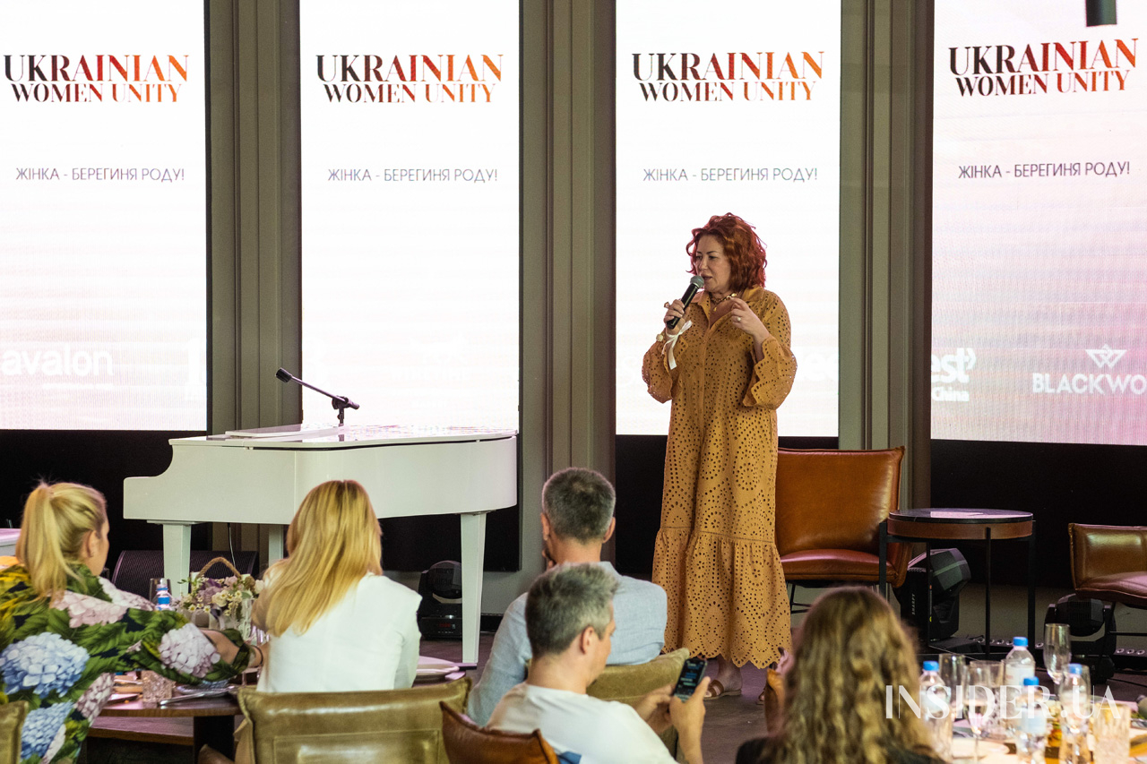 «Жінка – берегиня роду»: Ілона Гвоздьова запросила дівчат на традиційний благодійний бранч