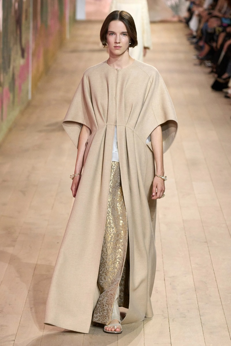 Дефіле сучасних богинь: у Парижі пройшов кутюрний показ Dior