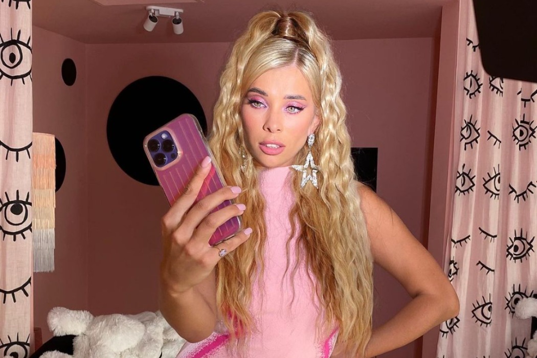 Ксенія Мішина, Леся Нікітюк та інші відомі українки у рожевому Barbie-флешмобі