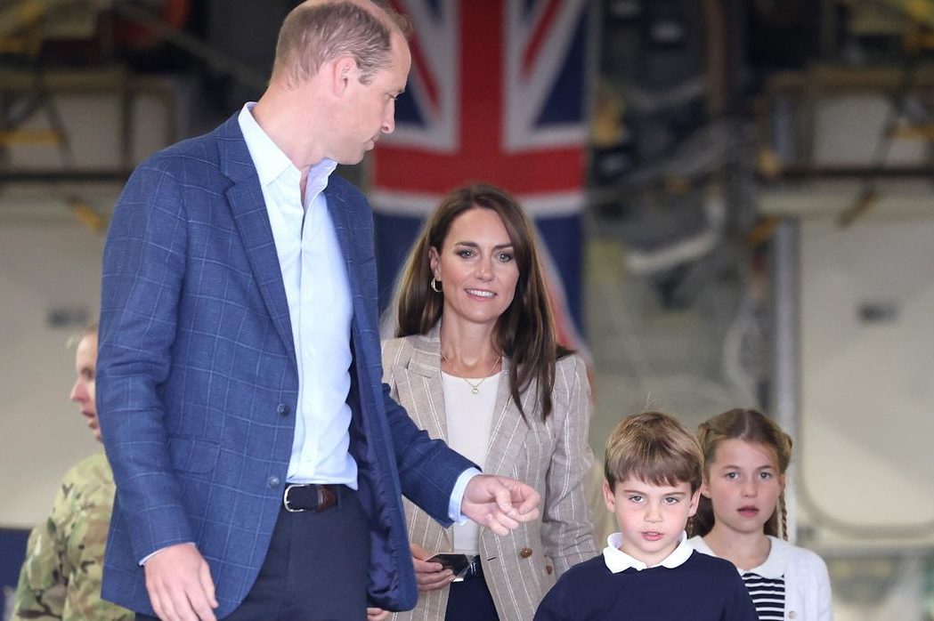 Сімейний вихід: принц Вільям і Кейт Міддлтон з трьома дітьми відвідали авіашоу