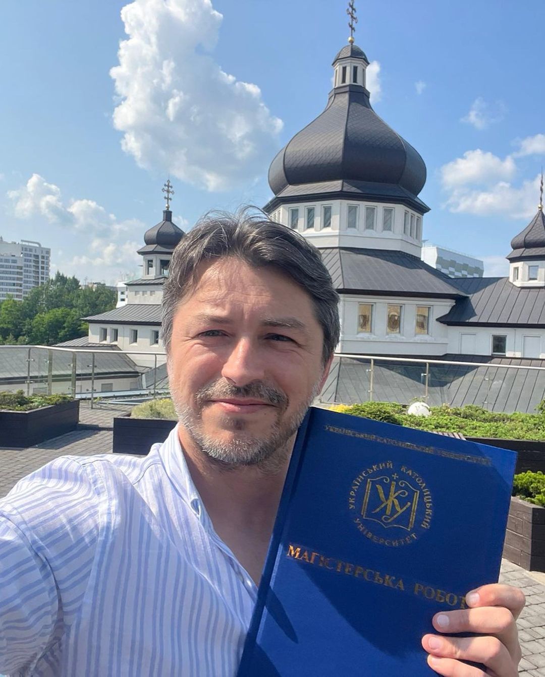 Образование во время войны: выпускник Сергей Притула похвастался дипломом магистра