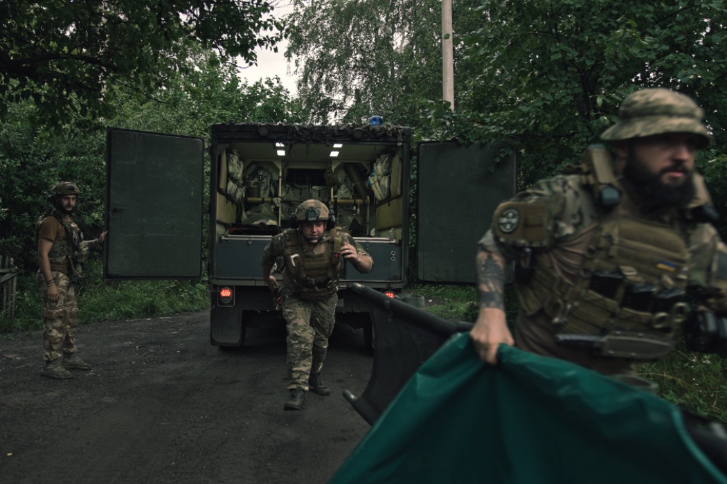 Коля Сєрга випустив кліп, присвячений бойовим медикам