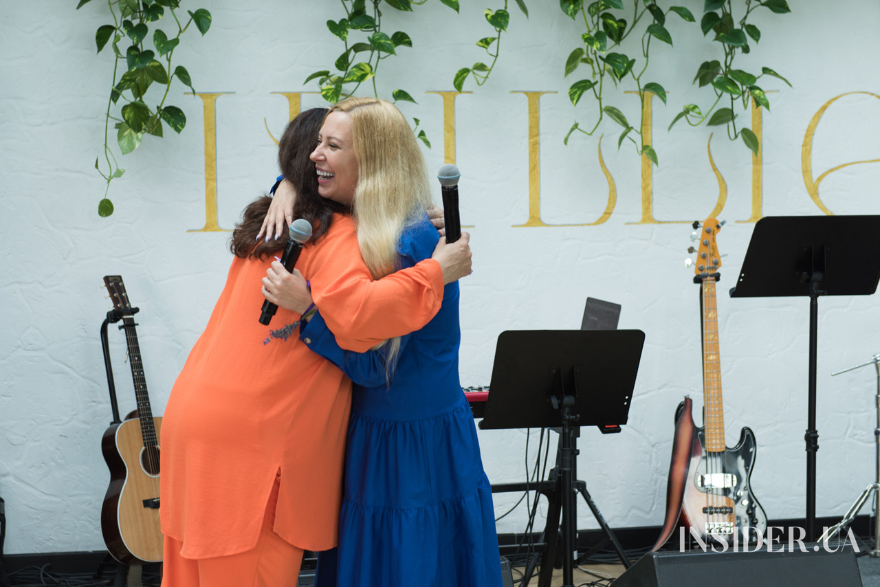 Лекція Арестовича і спів Зіброва: як пройшов повний сюрпризів бранч Ілони Гвоздьової