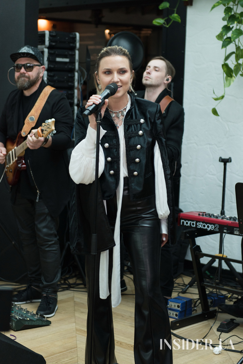 Лекція Арестовича і спів Зіброва: як пройшов повний сюрпризів бранч Ілони Гвоздьової