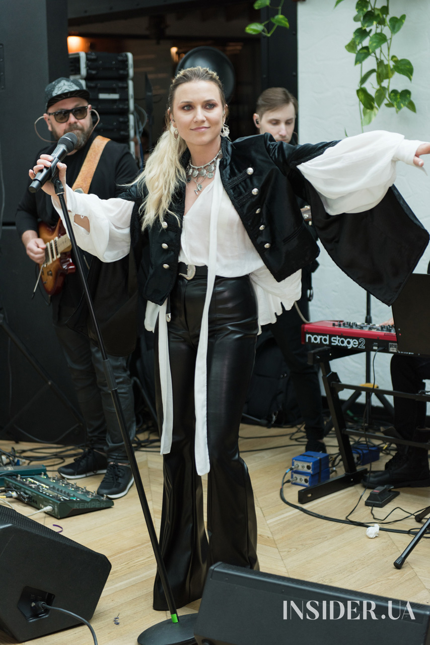 Лекція Арестовича і спів Зіброва: як пройшов повний сюрпризів бранч Ілони Гвоздьової