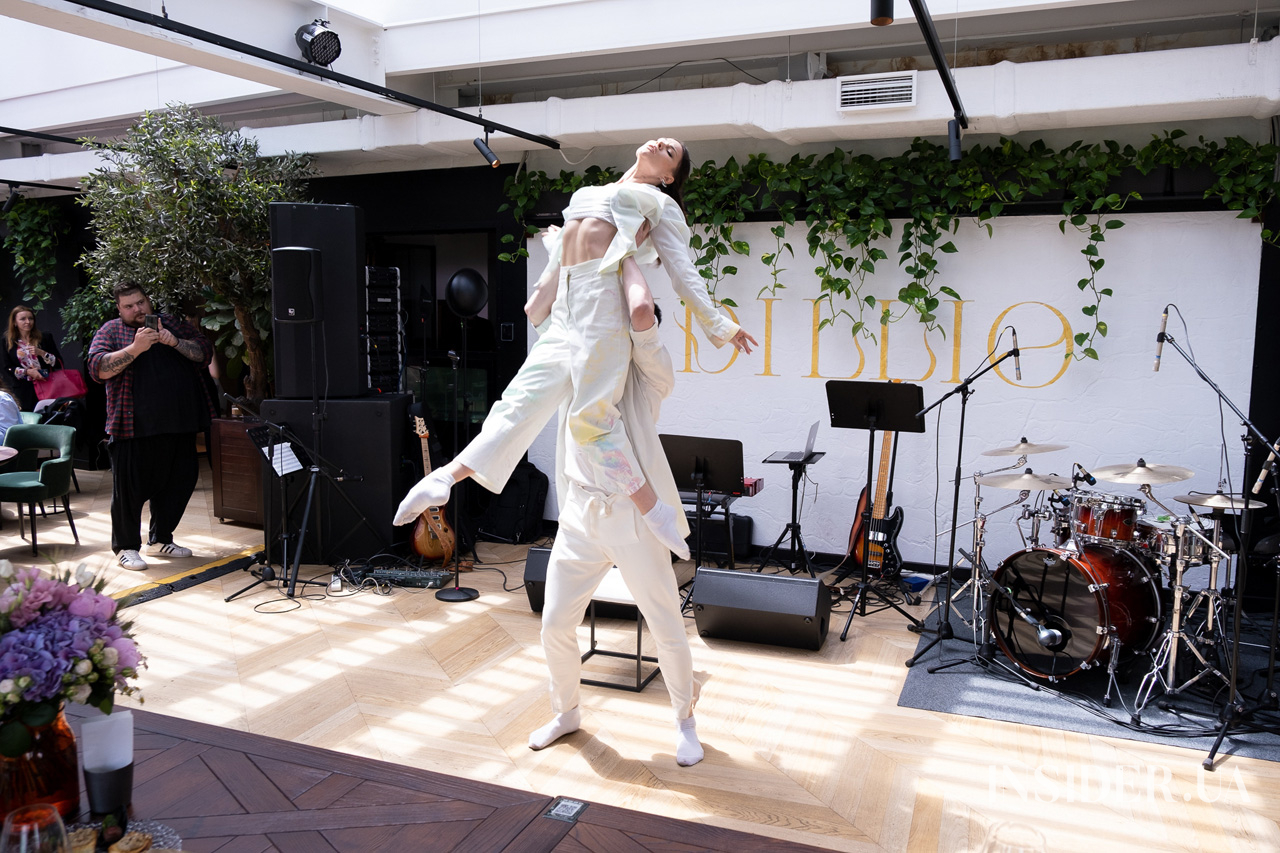 Лекція Арестовича і спів Зіброва: як пройшов повний сюрпризів бранч Ілони Гвоздьової