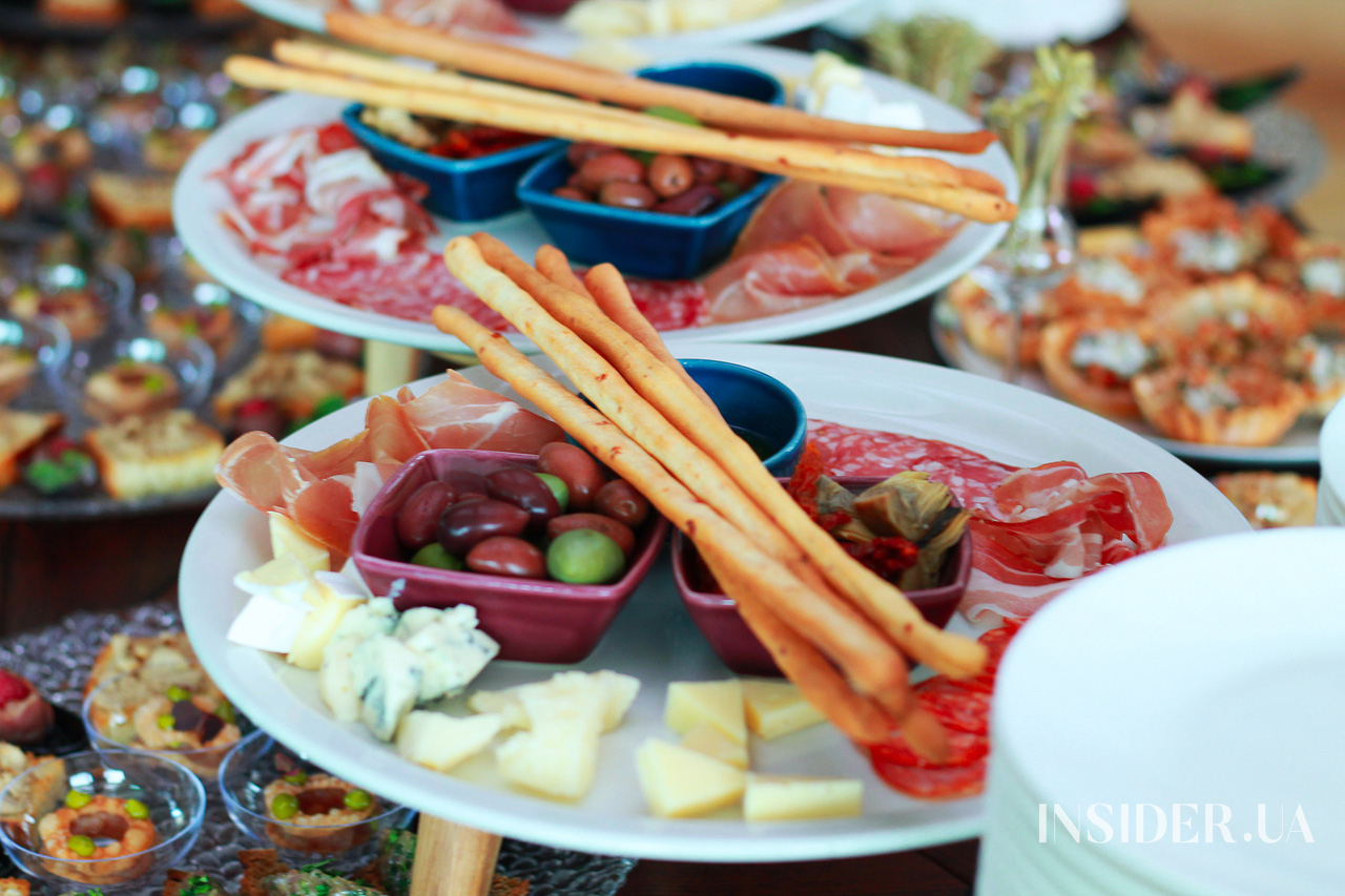 Лекція Арестовича і спів Зіброва: як пройшов повний сюрпризів бранч Ілони Гвоздьової