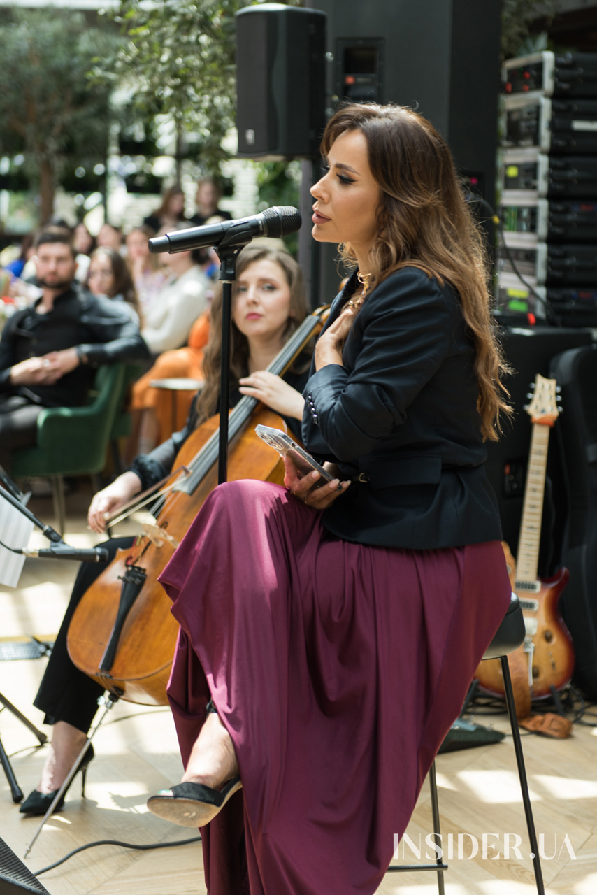 Лекція Арестовича і спів Зіброва: як пройшов повний сюрпризів бранч Ілони Гвоздьової