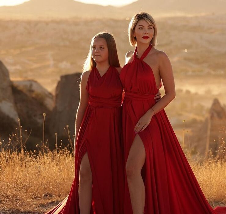 Ladies in red: Ива Неролли показала завораживающую съемку с дочерью