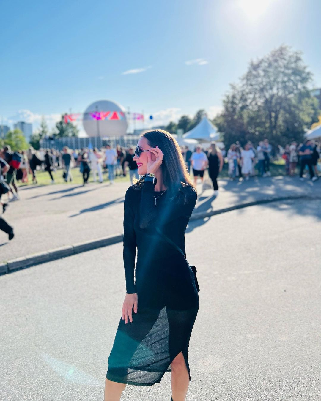 Міні, шкіра і ботфорти: що носила експрем&#8217;єрка Фінляндії на фестивалі Flow – 2023
