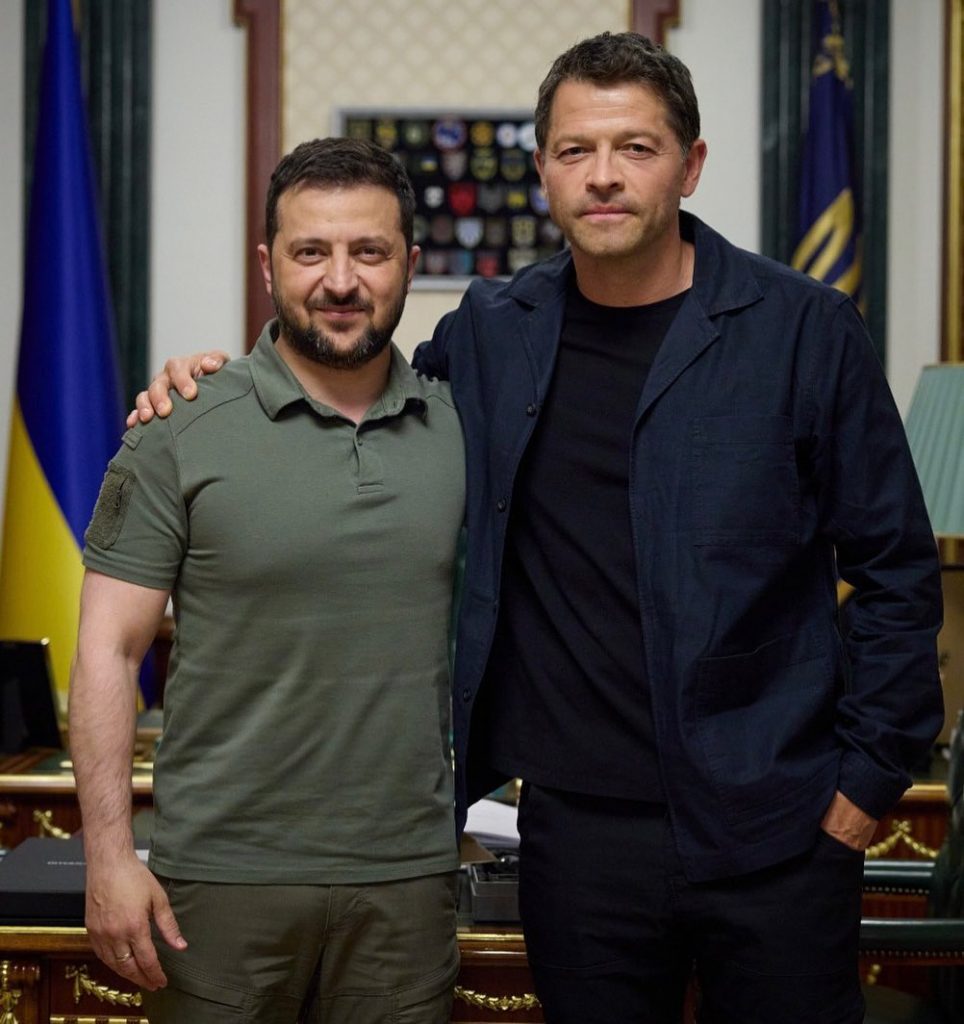 Миша Коллинз в свой день рождения призвал донатить на разминирование Украины