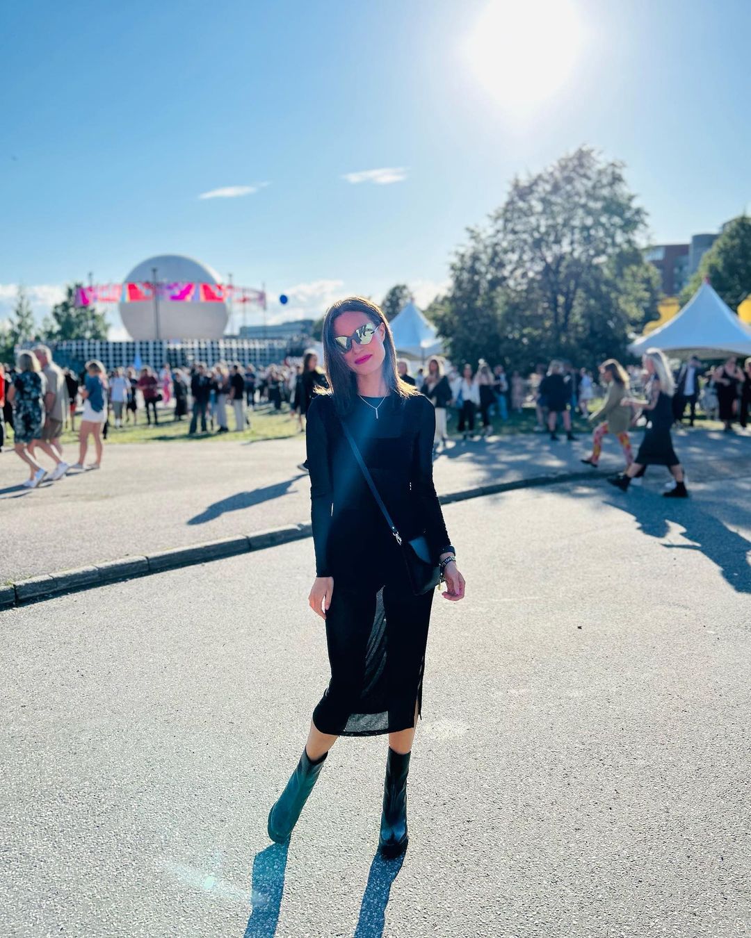 Міні, шкіра і ботфорти: що носила експрем&#8217;єрка Фінляндії на фестивалі Flow – 2023