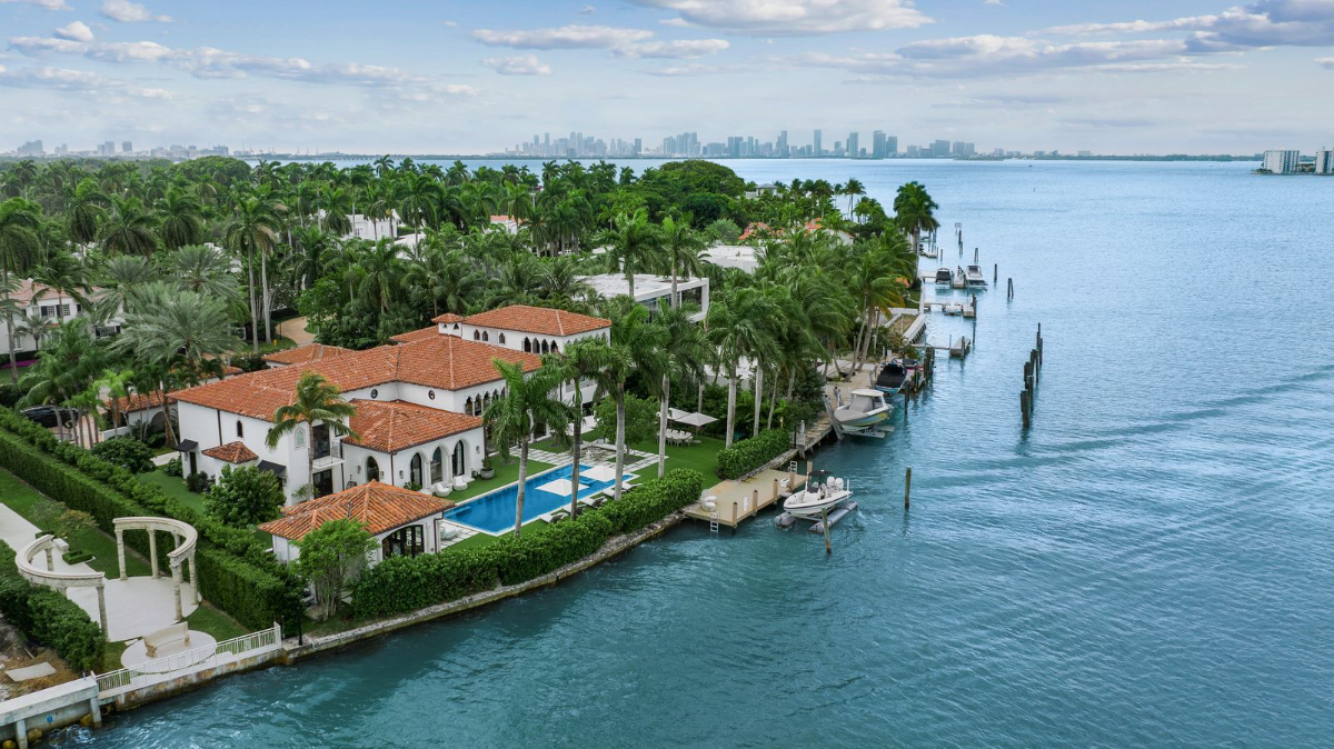 Бывший дом Шер в Майами-Бич выставлен на продажу: рассматриваем интерьер