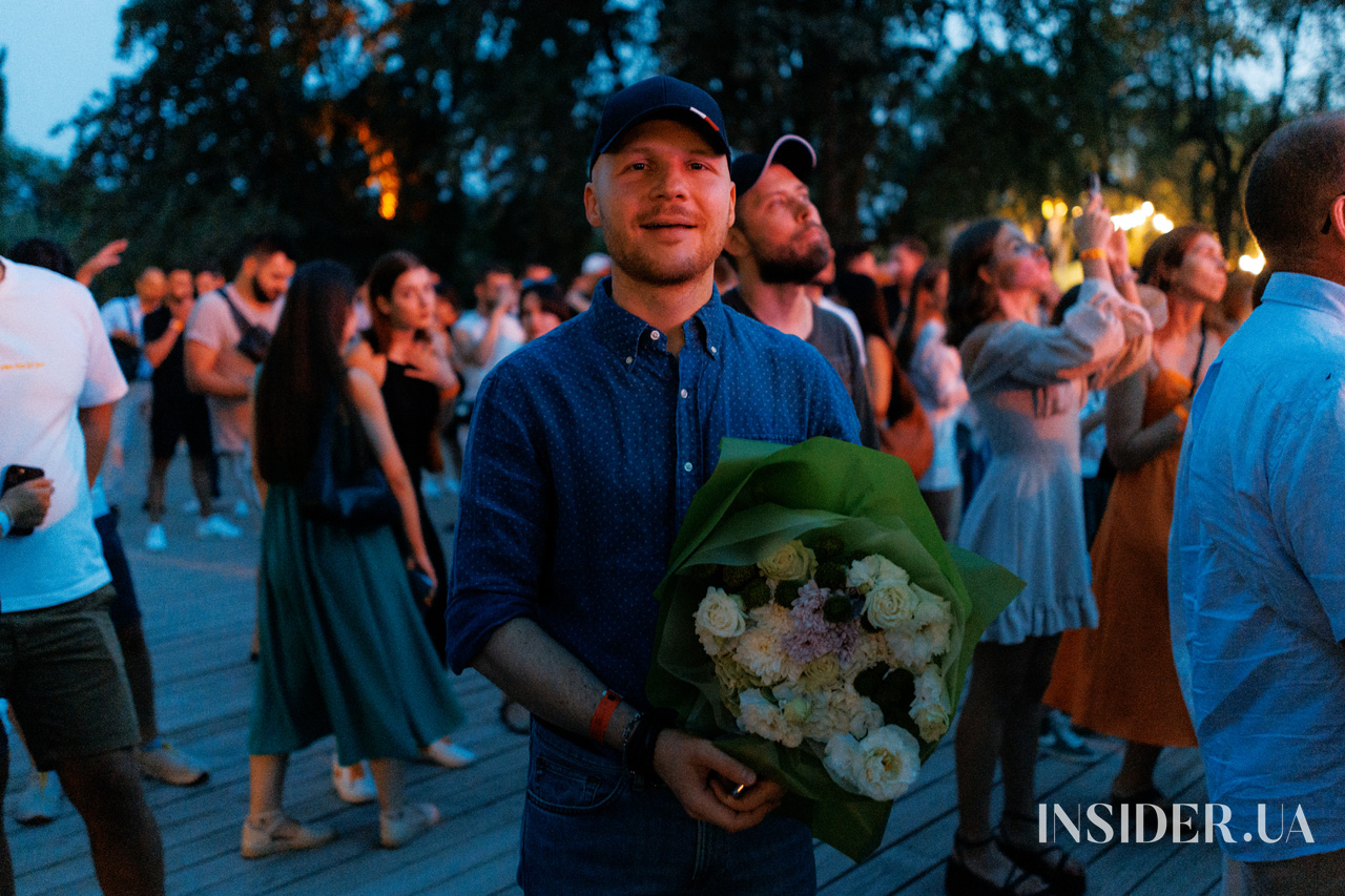 Как это было: Джамала дала первый сольный концерт под небом в арт-пространстве UYAVA