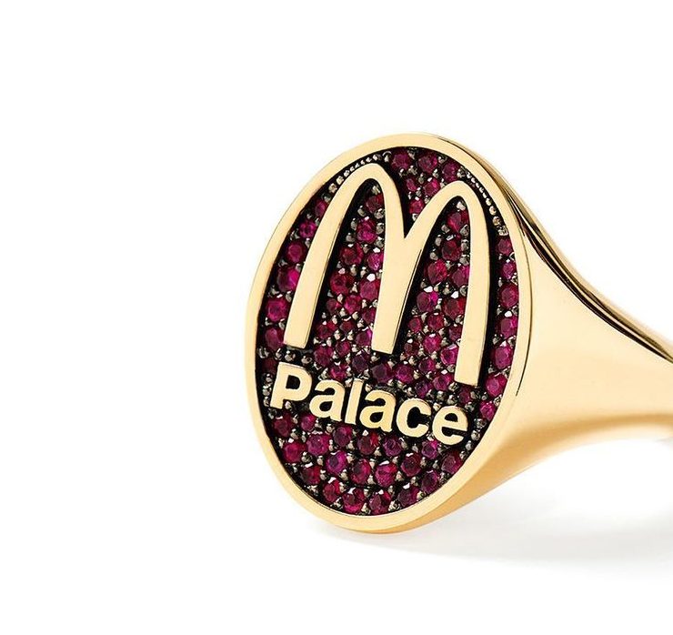 McDonald&#8217;s и стритвир-бренд Palace выпустили совместную коллекцию