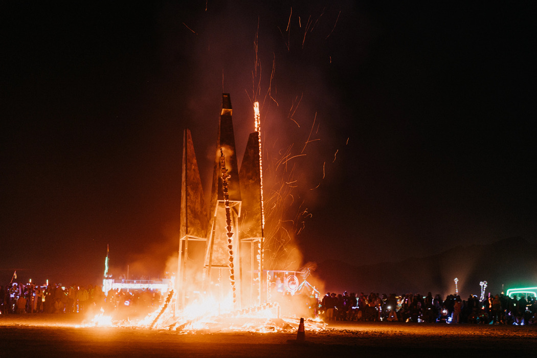 На Burning Man влаштували вогняний перформанс на честь України