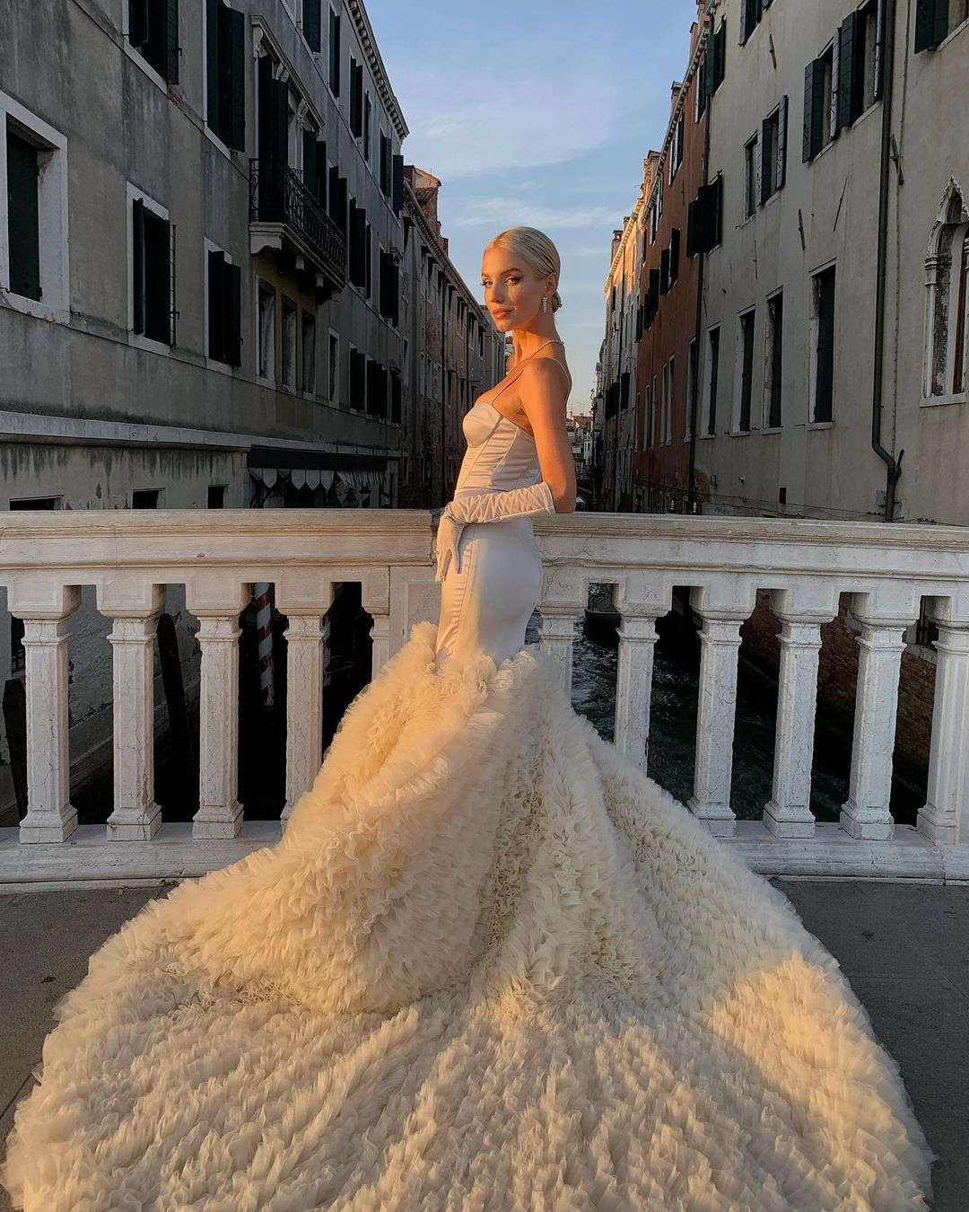 Носії: Леоні Ганне у сукні WONÁ Concept на Венеціанському кінофестивалі